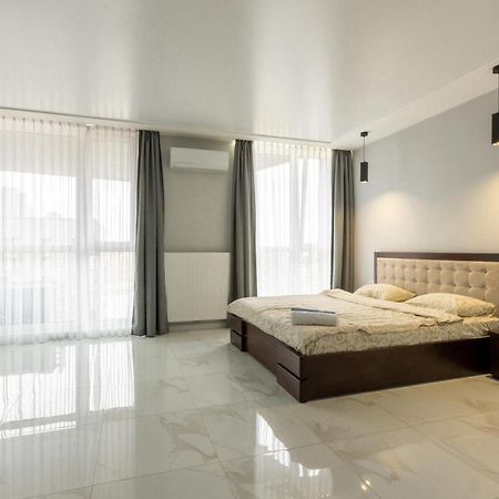 Vip Apartment Near Center リヴィウ エクステリア 写真