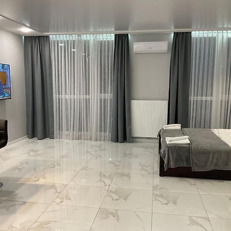 Vip Apartment Near Center リヴィウ エクステリア 写真