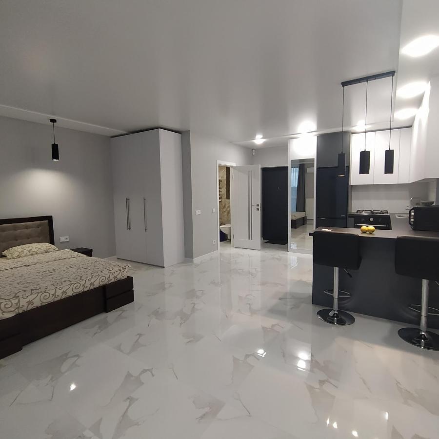 Vip Apartment Near Center リヴィウ エクステリア 写真