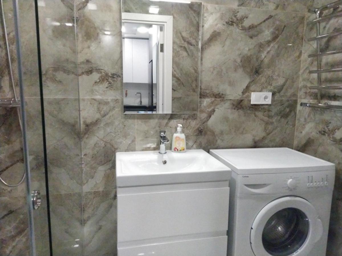 Vip Apartment Near Center リヴィウ エクステリア 写真