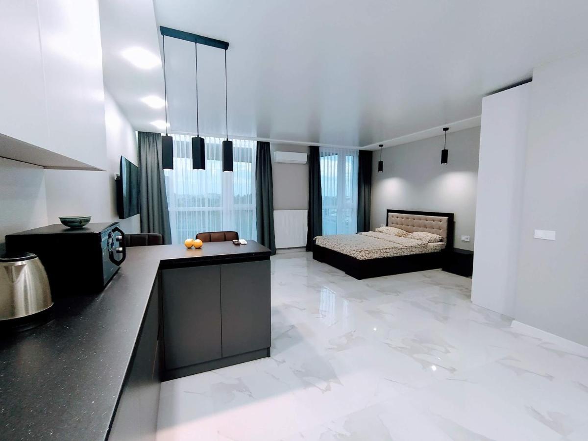Vip Apartment Near Center リヴィウ エクステリア 写真