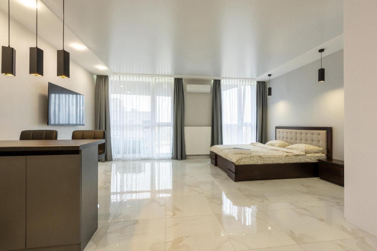 Vip Apartment Near Center リヴィウ エクステリア 写真
